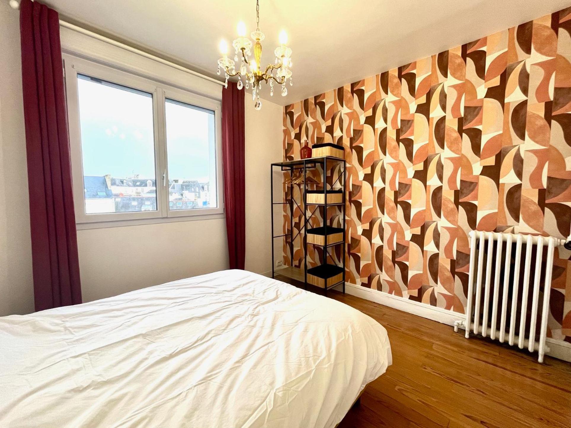 T & A - Cosy Et Lumineux Au Coeur De Ville - 6-8 Pers 瓦讷 外观 照片